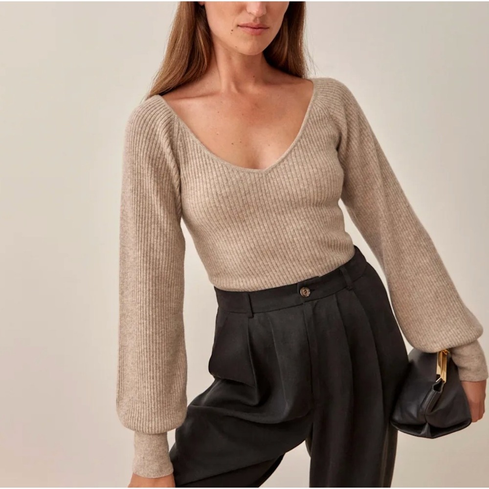 Reformation Hart Ribbed V-Neck Cashmere Sweater in Tan sz M